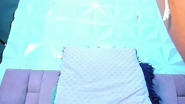 Snapshot of Briyit_Doll chatting on January 17, 4:06 am Briyit Doll online show from January 17, 4:06 am