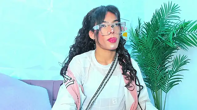 Snapshot of Briyit_Doll chatting on January 22, 2:48 am Briyit Doll online show from January 22, 2:48 am