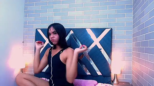 Snapshot of AndreaGil_ chatting on December 29, 4:08 pm AndreaGil online show from December 29, 4:08 pm
