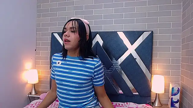 Snapshot of AndreaGil_ chatting on December 30, 12:52 pm AndreaGil online show from December 30, 12:52 pm