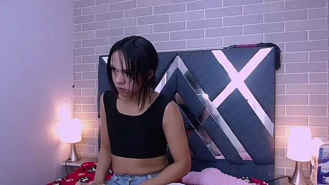 Snapshot of AndreaGil_ chatting on January 8, 12:58 pm AndreaGil online show from January 8, 12:58 pm