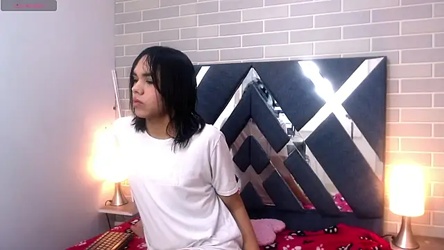 Snapshot of AndreaGil_ chatting on January 26, 2:19 pm AndreaGil online show from January 26, 2:19 pm