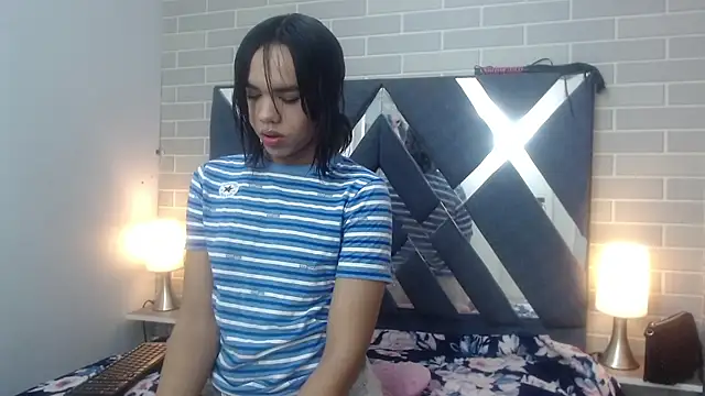 Snapshot of AndreaGil_ chatting on February 1, 12:16 pm AndreaGil online show from February 1, 12:16 pm