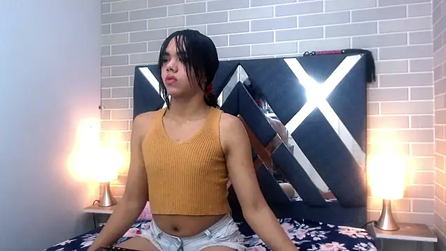 Snapshot of AndreaGil_ chatting on February 2, 12:02 pm AndreaGil online show from February 2, 12:02 pm