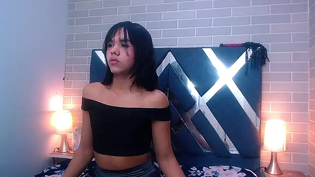 Snapshot of AndreaGil_ chatting on February 23, 1:53 pm AndreaGil online show from February 23, 1:53 pm