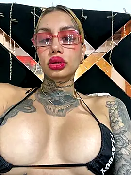 Snapshot of Zaratattoox chatting on October 9, 7:43 am Zaratattoox online show from October 9, 7:43 am