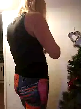 Snapshot of Connie_Pepper chatting on December 3, 9:50 pm Connie Pepper online show from December 3, 9:50 pm