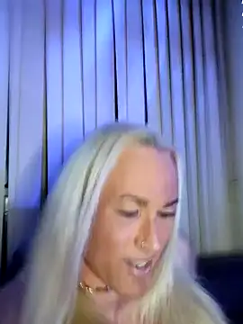 Snapshot of Connie_Pepper chatting on September 17, 10:04 pm Connie Pepper online show from September 17, 10:04 pm