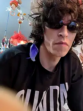 Snapshot of gurlnips chatting on February 24, 8:06 am gurlnips online show from February 24, 8:06 am