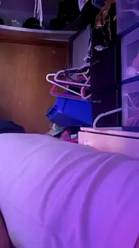 gurlnips online show from October 18, 7:39 pm