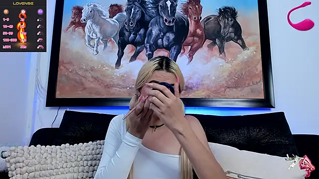 Snapshot of shannel__queen chatting on February 1, 10:13 pm shannel queen online show from February 1, 10:13 pm