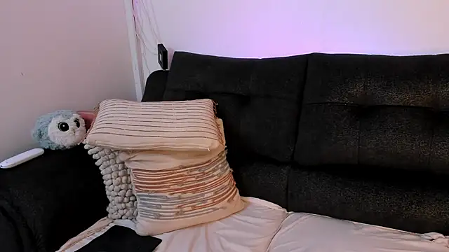 shannel  queen online show from October 18, 8:45 pm