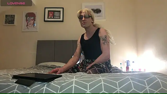 lolaisagoodtime online show from February 16, 2:43 am