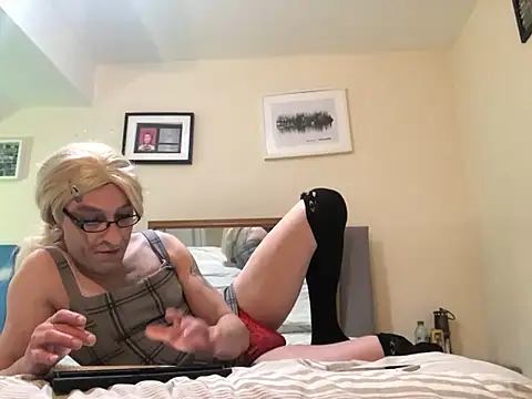 lolaisagoodtime online show from February 23, 1:24 am