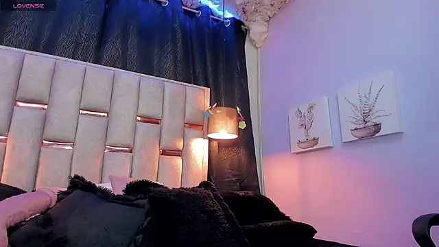 Snapshot of Micaela_Rangel chatting on February 13, 3:23 am Micaela Rangel online show from February 13, 3:23 am