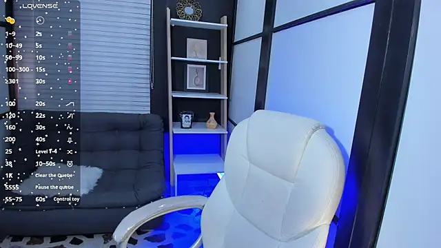 Snapshot of CamilaHarperr_ chatting on December 13, 8:58 pm CamilaHarperr online show from December 13, 8:58 pm