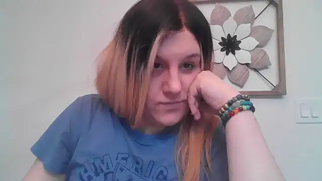 Snapshot of PuckBunny17 chatting on February 26, 8:54 pm PuckBunny17 online show from February 26, 8:54 pm