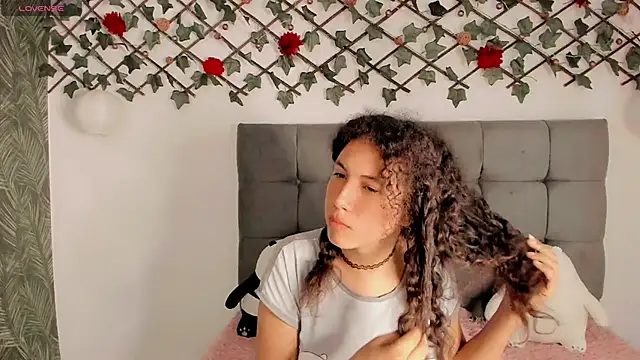 Snapshot of Lilith_Miller21 chatting on December 16, 4:13 am Lilith Miller21 online show from December 16, 4:13 am