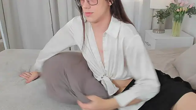 Alfreda Mills online show from October 12, 11:13 am