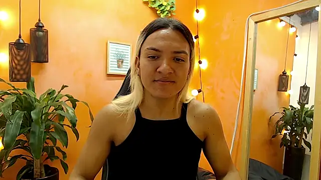 Snapshot of aslyhernandez_7 chatting on January 24, 11:15 am aslyhernandez 7 online show from January 24, 11:15 am