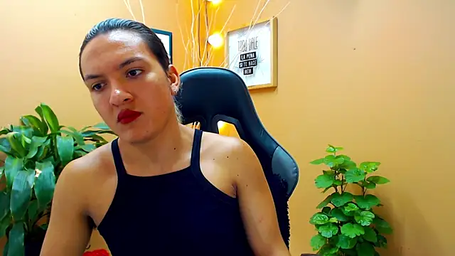 Snapshot of aslyhernandez_7 chatting on February 21, 9:11 pm aslyhernandez 7 online show from February 21, 9:11 pm