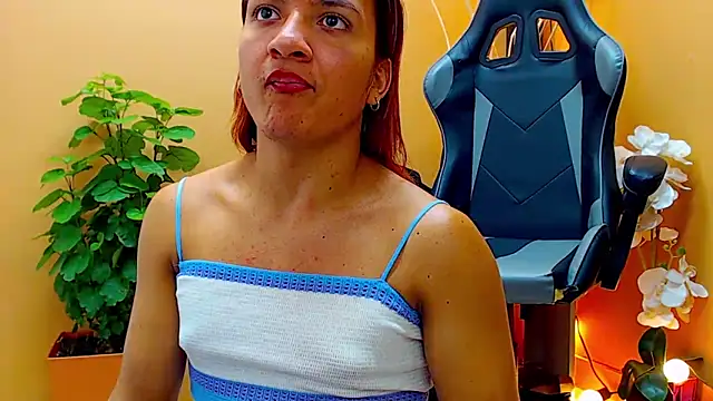 Snapshot of aslyhernandez_7 chatting on February 26, 9:58 pm aslyhernandez 7 online show from February 26, 9:58 pm