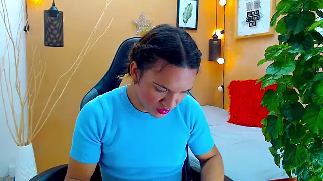 Snapshot of aslyhernandez_7 chatting on September 13, 12:22 pm aslyhernandez 7 online show from September 13, 12:22 pm