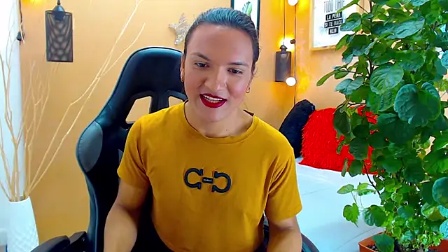 Snapshot of aslyhernandez_7 chatting on September 15, 3:17 pm aslyhernandez 7 online show from September 15, 3:17 pm