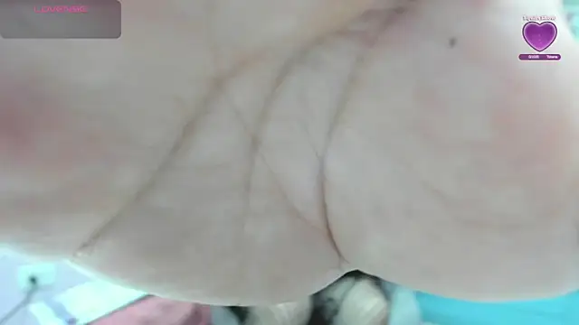 Snapshot of tania_lucia1 chatting on October 6, 10:54 pm tania lucia1 online show from October 6, 10:54 pm