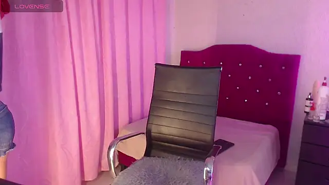 Snapshot of Angellike_doll chatting on January 7, 7:06 pm Angellike doll online show from January 7, 7:06 pm