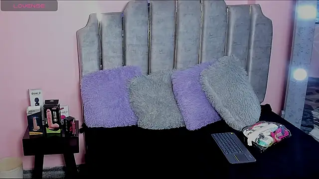 Snapshot of karol_noa chatting on January 28, 3:25 am karol noa online show from January 28, 3:25 am