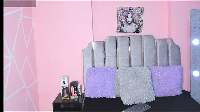 Snapshot of karol_noa chatting on February 18, 3:31 am karol noa online show from February 18, 3:31 am