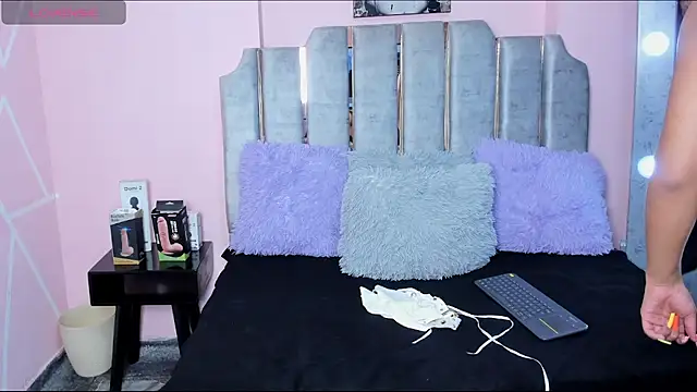 Snapshot of karol_noa chatting on February 25, 3:31 am karol noa online show from February 25, 3:31 am