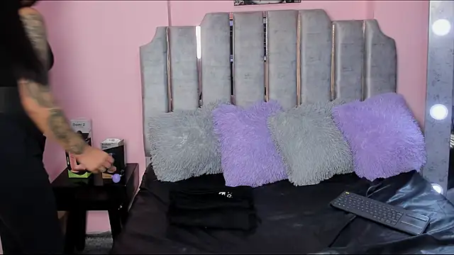 Snapshot of karol_noa chatting on February 26, 3:21 am karol noa online show from February 26, 3:21 am