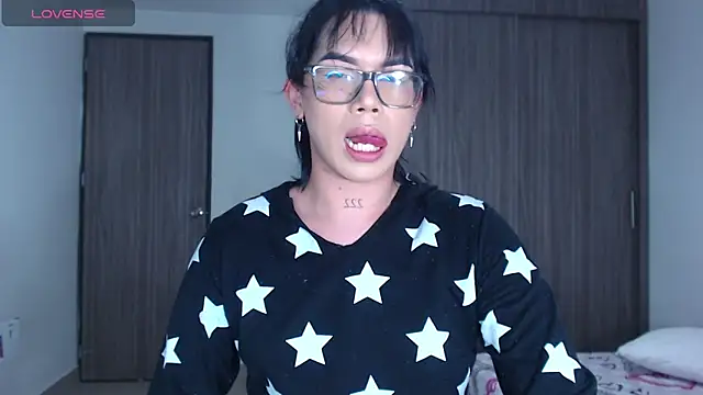 Snapshot of beverly_campbellxxx chatting on December 5, 2:37 am beverly campbellxxx online show from December 5, 2:37 am
