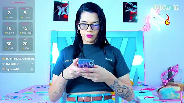 Snapshot of beverly_campbellxxx chatting on March 12, 11:44 pm beverly campbellxxx online show from March 12, 11:44 pm