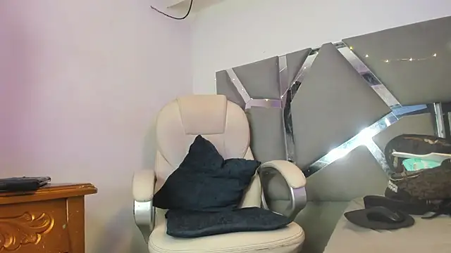 Snapshot of Arii_xxx chatting on February 11, 7:48 pm Arii xxx online show from February 11, 7:48 pm
