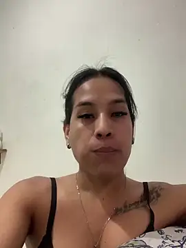 Snapshot of Emiily_Miller chatting on December 15, 9:42 pm Emiily Miller online show from December 15, 9:42 pm