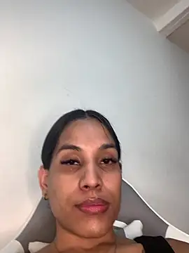 Snapshot of Emiily_Miller chatting on December 23, 7:52 pm Emiily Miller online show from December 23, 7:52 pm