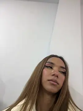 Snapshot of Nikol_Rang__ chatting on February 19, 6:32 pm Nikol Rang online show from February 19, 6:32 pm