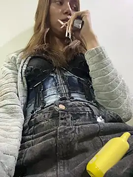 Snapshot of Nikol_Rang__ chatting on February 22, 7:23 am Nikol Rang online show from February 22, 7:23 am