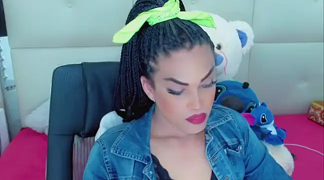 Snapshot of NathaliaCross chatting on February 24, 7:41 pm NathaliaCross online show from February 24, 7:41 pm