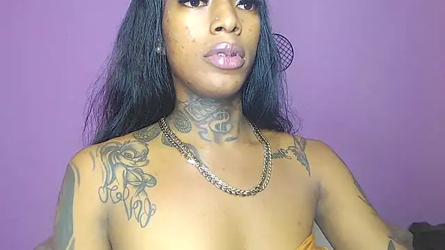 Snapshot of badgirls_cx chatting on February 22, 11:13 am badgirls cx online show from February 22, 11:13 am