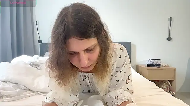 Snapshot of Alice_Pinkhead chatting on October 9, 8:16 am Alice Pinkhead online show from October 9, 8:16 am