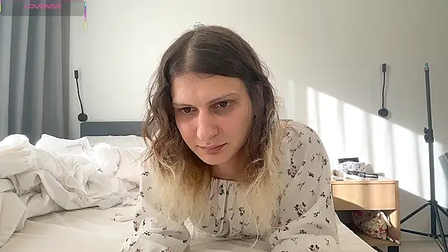 Snapshot of Alice_Pinkhead chatting on October 10, 9:43 am Alice Pinkhead online show from October 10, 9:43 am