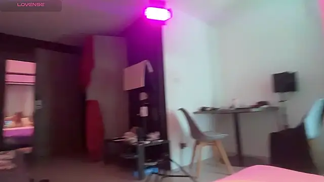 Alice Pinkhead online show from February 19, 8:33 am