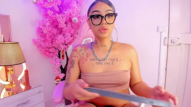 Snapshot of Mia_Jansen chatting on December 13, 11:28 pm Mia Jansen online show from December 13, 11:28 pm