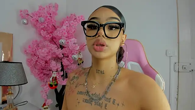 Snapshot of Mia_Jansen chatting on December 27, 9:22 pm Mia Jansen online show from December 27, 9:22 pm
