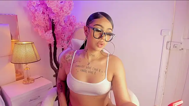 Snapshot of Mia_Jansen chatting on February 12, 9:43 pm Mia Jansen online show from February 12, 9:43 pm