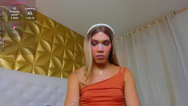Snapshot of Sara-Smith- chatting on March 6, 12:05 pm Sara-Smith- online show from March 6, 12:05 pm